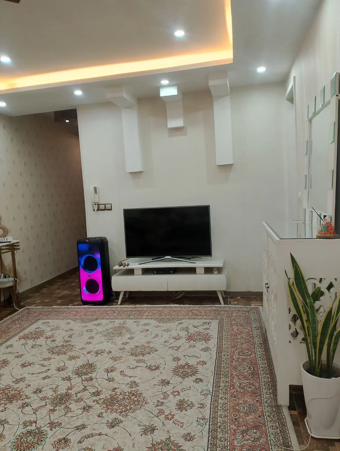 واحد شیک و تمیز __با حیاط اختصاصی