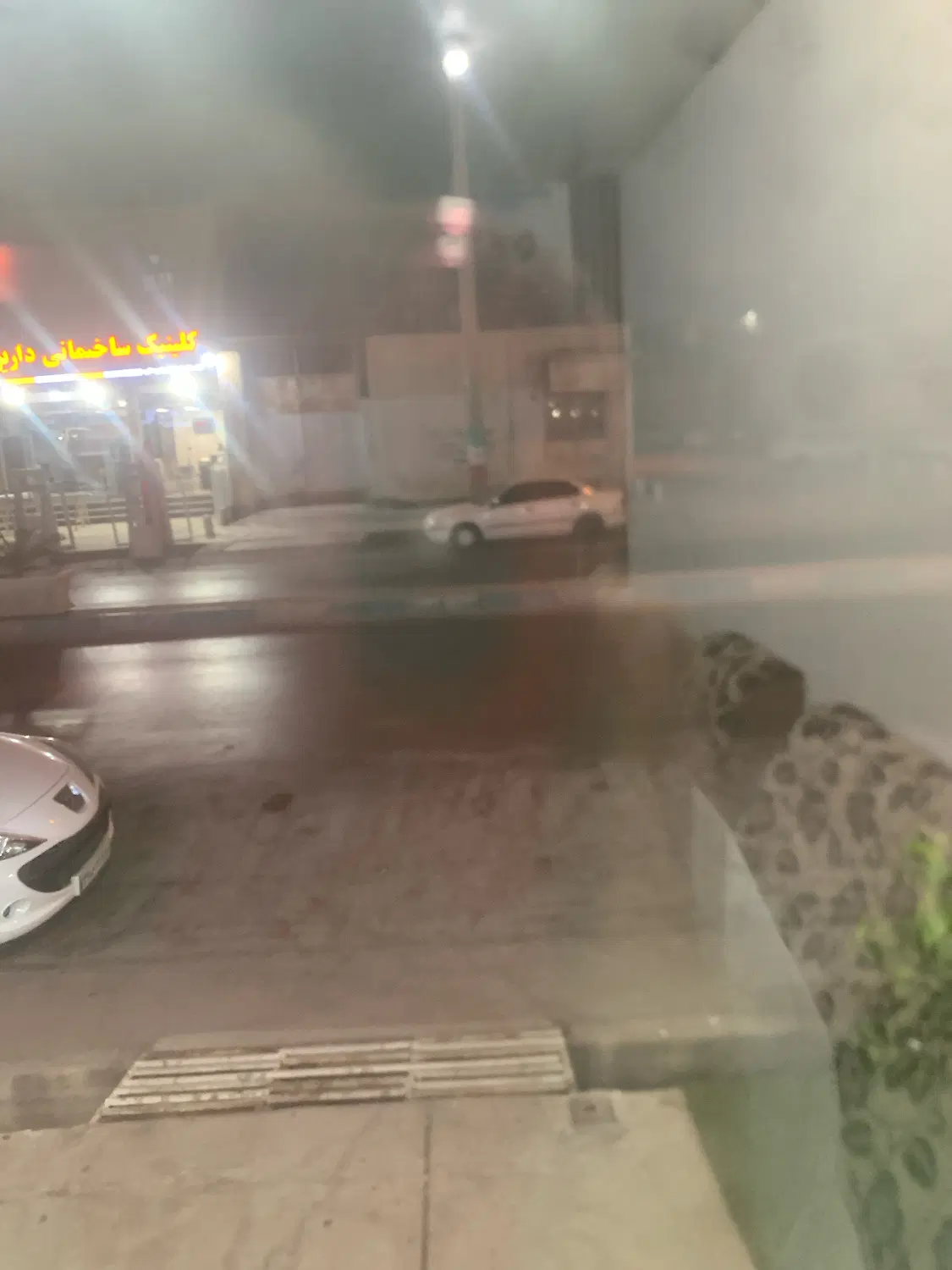رهن و اجاره مغازه ۲۵متری همکف نیم طبقه ۲۵متر