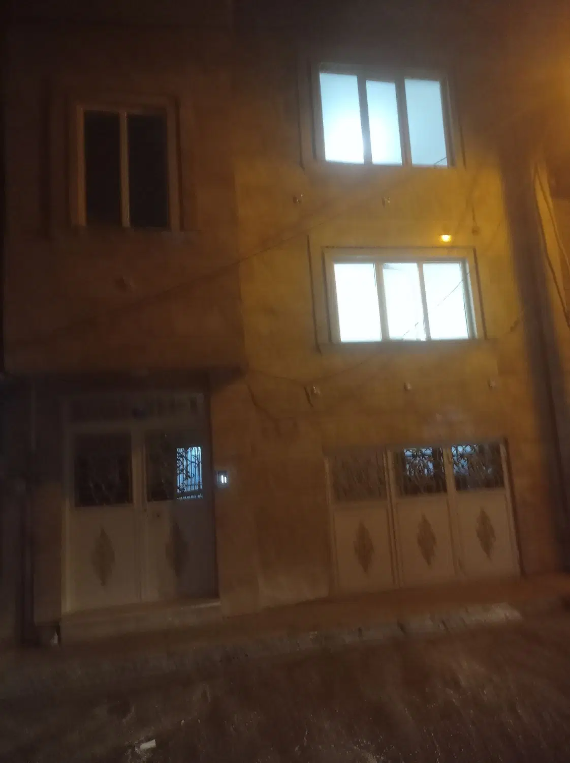 منزل ویلایی3طبقه مجزابر8سندتکبرگ خیابان مفتح شیک