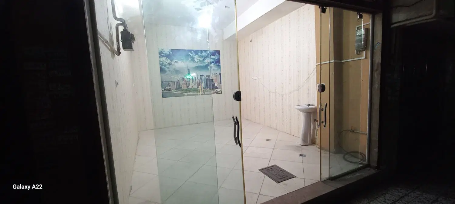 مغازه ۱۸ متری بسیار تمیز