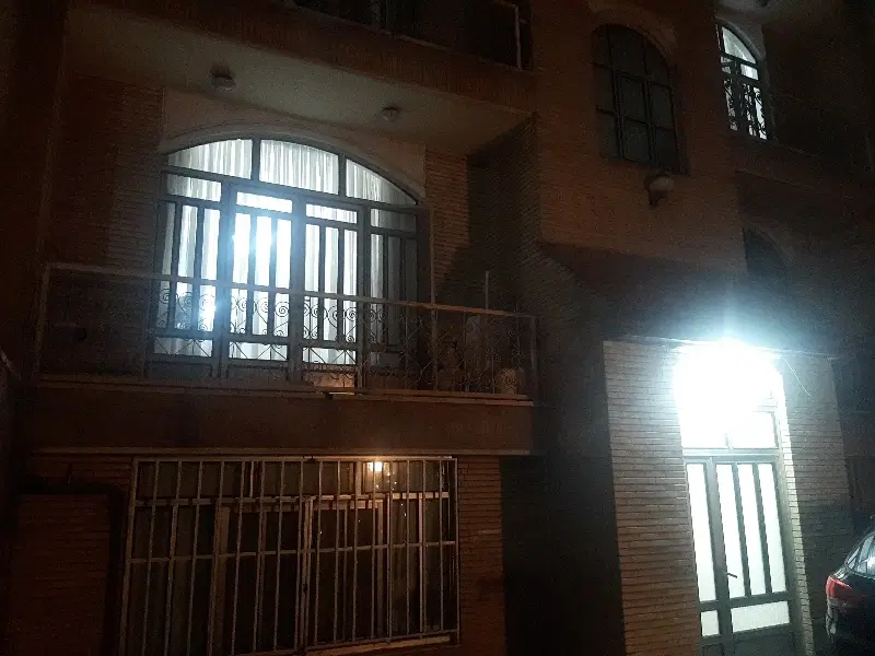 ۸۲ متر آپارتمان قدرالسهمی ۱ از ۲و۱۲۵مترزمین