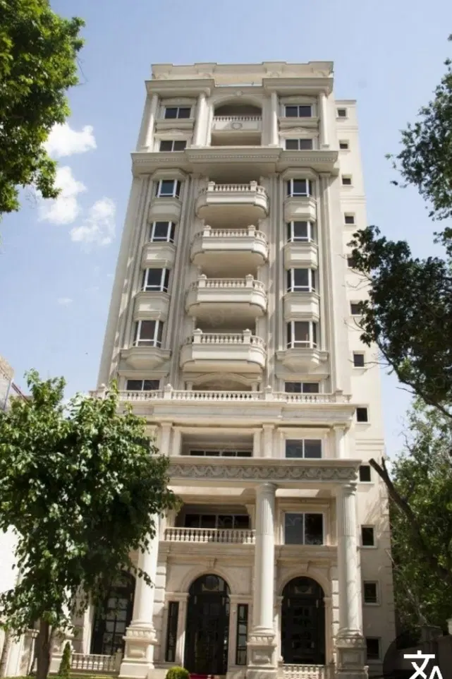 با مدیریت خانم معین. فروش کلنگی