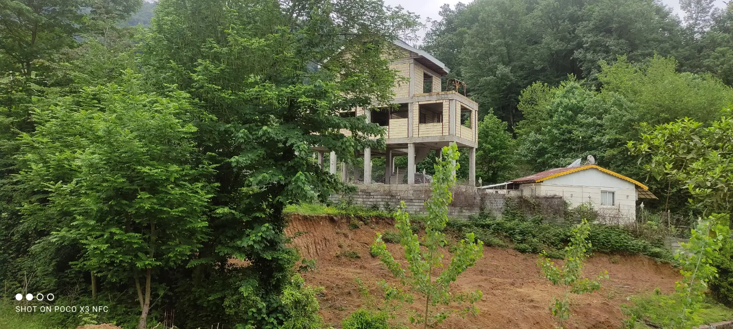 زمین مسکونی لاهیجان .دارای پروانه ساخت