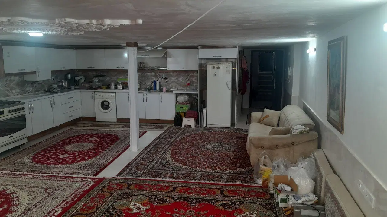 ویلایی سه طبقه ۱۳۲ متری زمین در کلاهدوز ۳۵