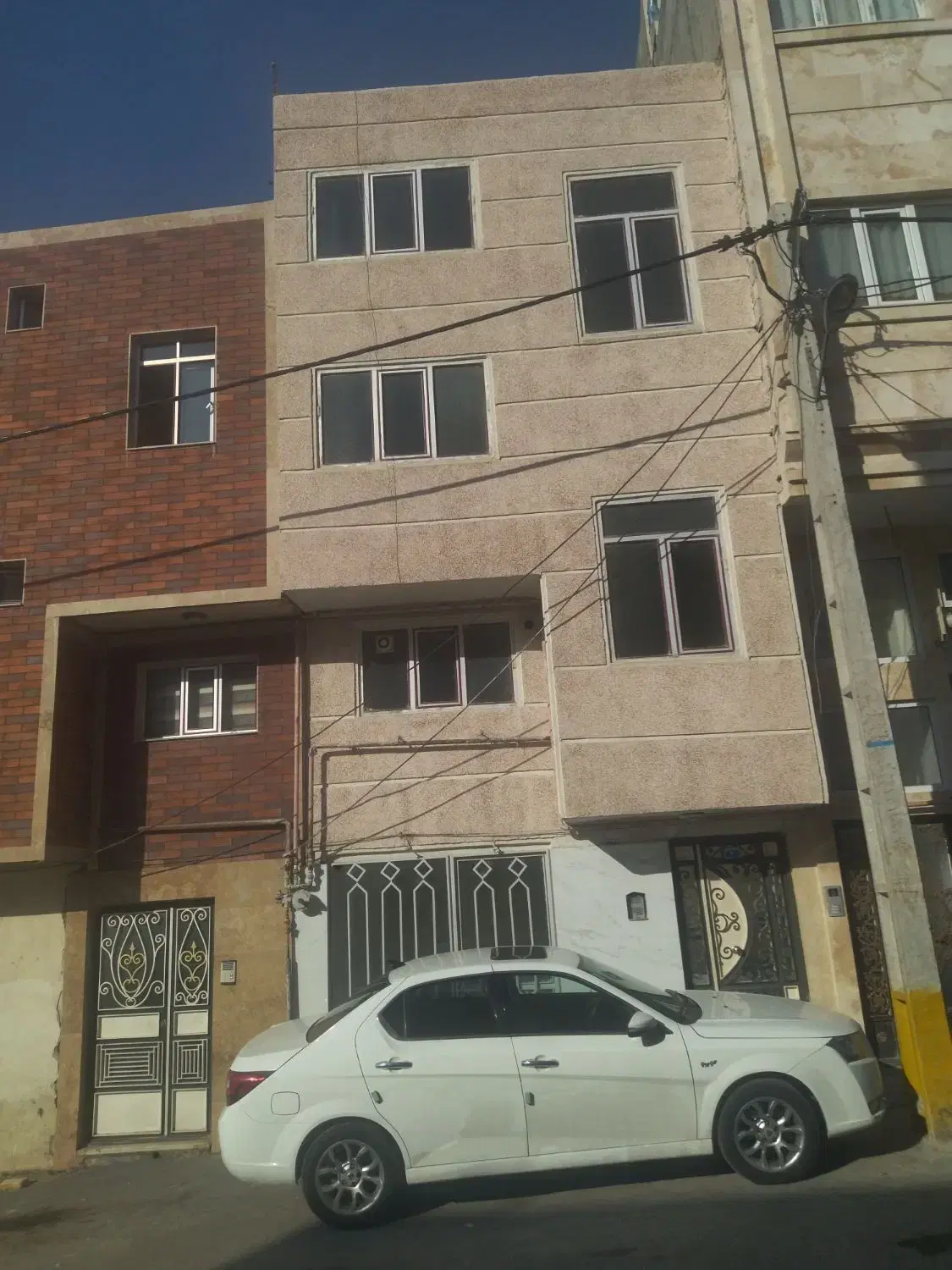 فروش مسکونی اول ارم 55متر یک مغازه سه طبقه