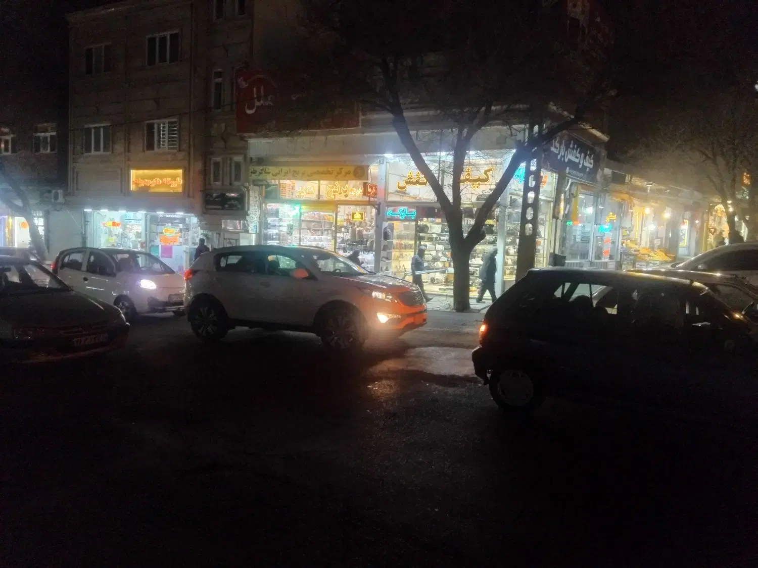 اجاره واحد تجاری طالقانی نبش چهاراه بهشتی