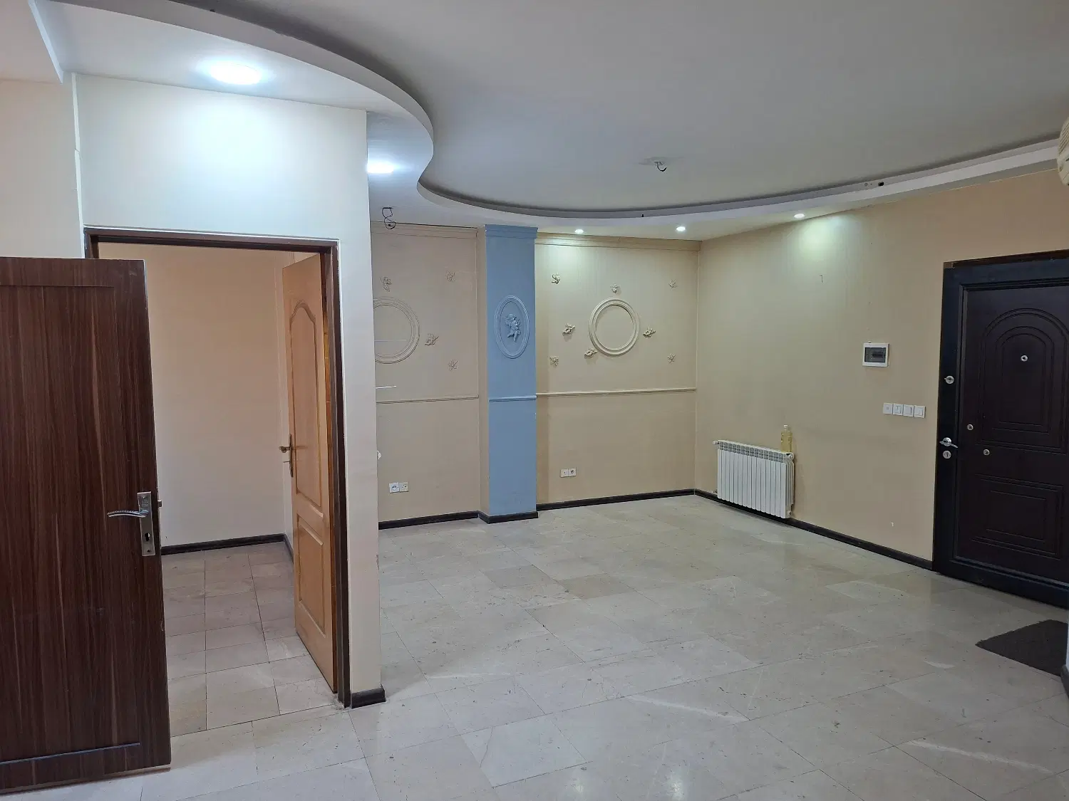 یک واحد درطبقه چهارم باموقعیت اداری