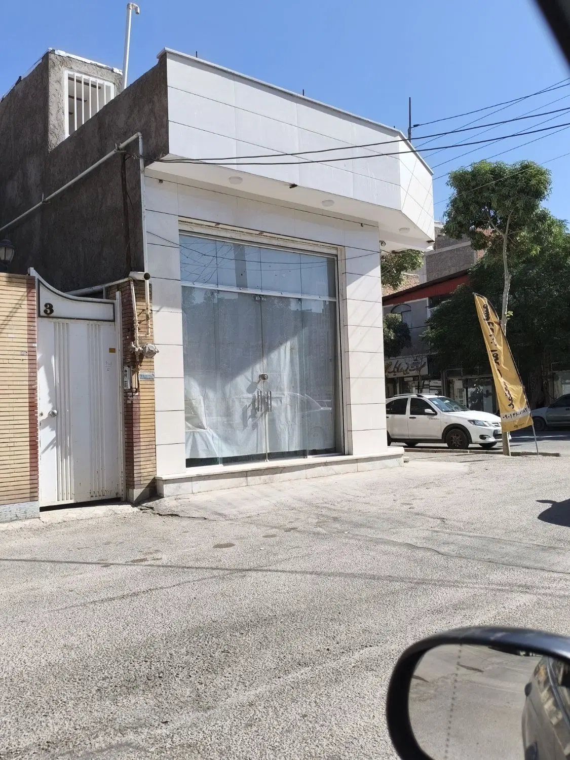 رهن و اجاره یک باب مغازه ۳۵ متری در مالک اشترشمالی