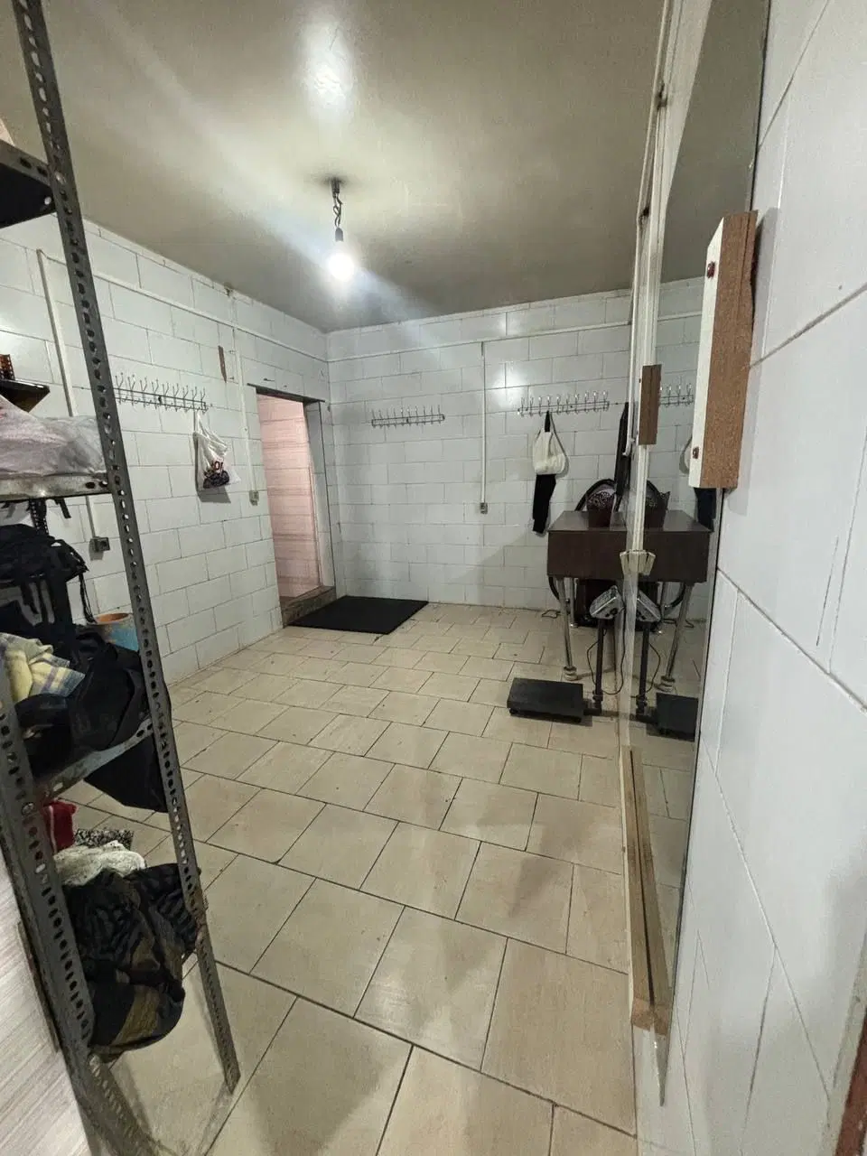 زیر زمین مناسب باشگاه و کارگاه  وانبار