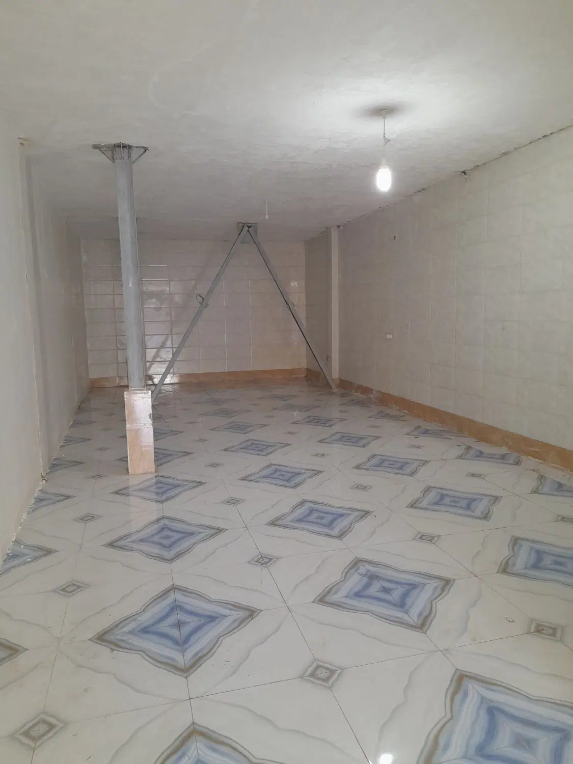انباری 100متر_باسرویس بهداشتی_دره‌گرم سمت شصت‌متری