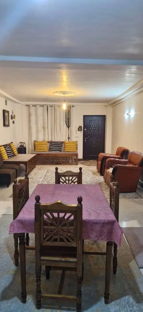 واحد ۹۰ متری با پارکینگ وحیاط دار