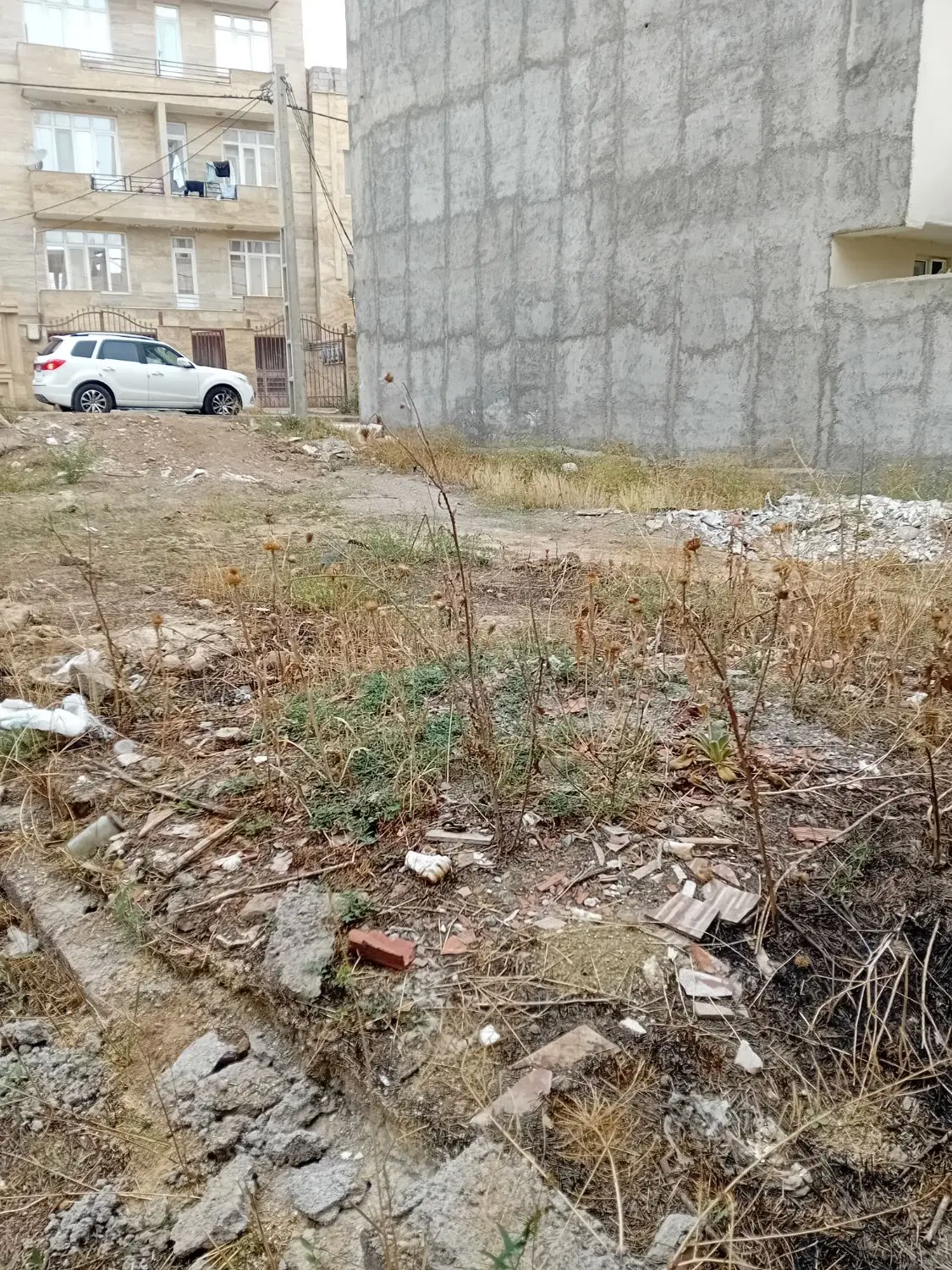 زمین مسکونی 200متری سند دار، پروانه ساخت به روز