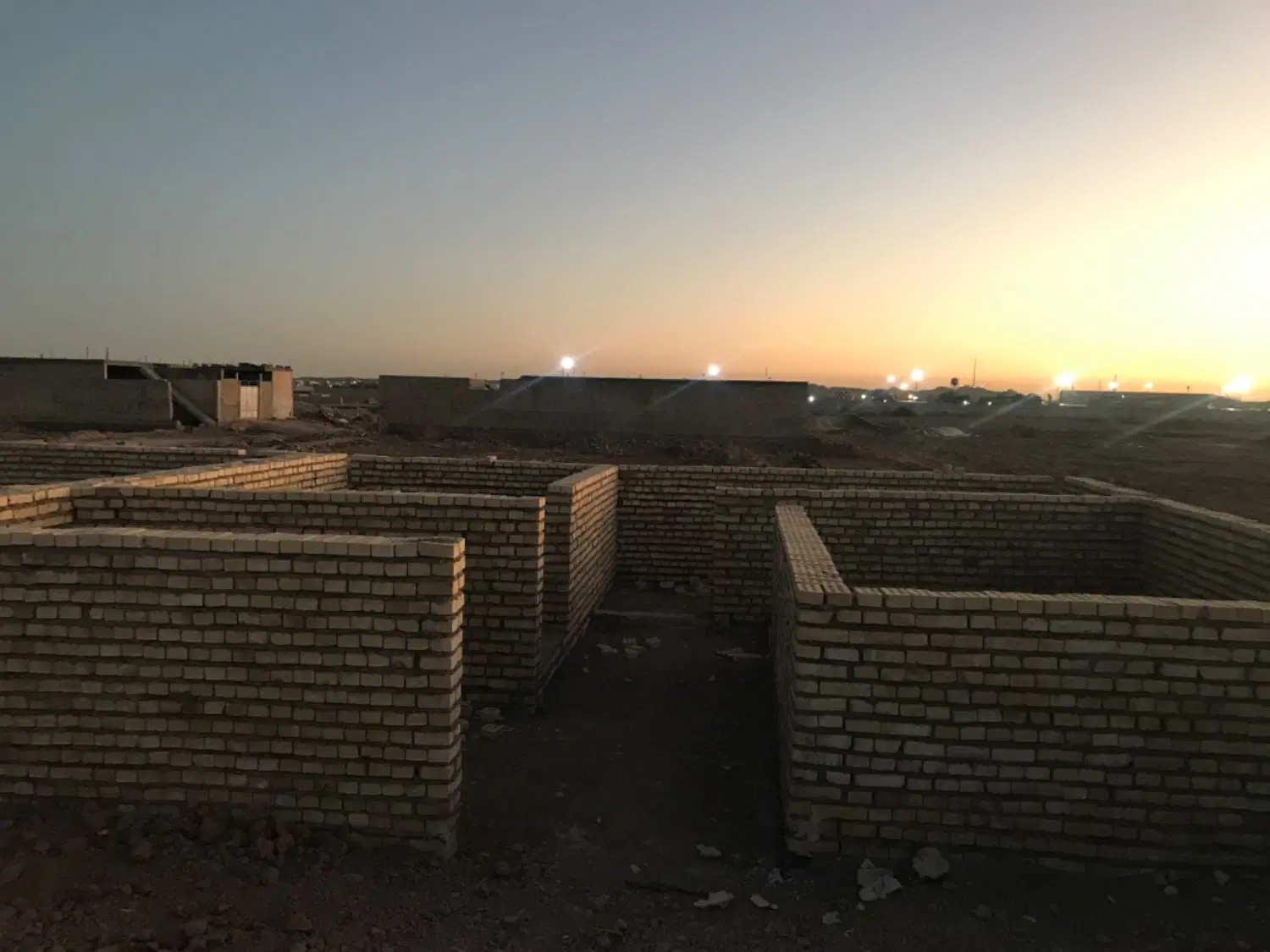 فروش چند قطعه زمین نیمه‌ساخت در علی‌آباد