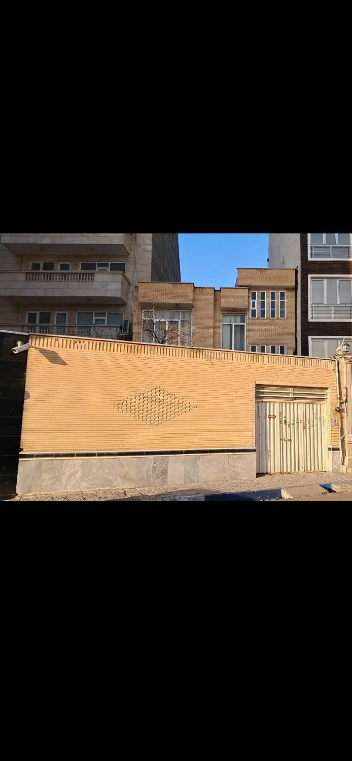 فروش خانه(حیاط) 300 متری در ولیعصر