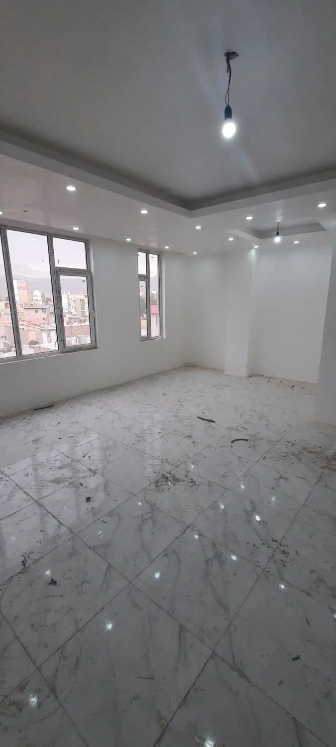 واحد نوساز ۱۳۰ متری خام نورگیر بهشت