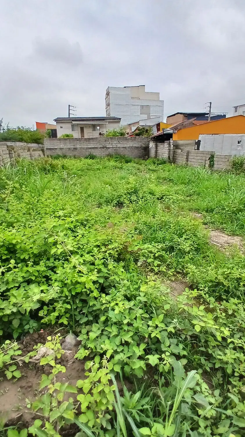 زمین ۴۰۰ متری بر زمین ۱۵ متر