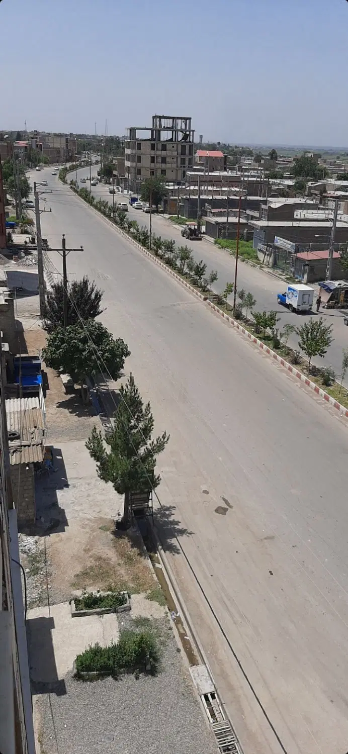 زمین ۱۰ × ۱۰ نبش _  ایثارگران _ نزدیک مدرسه