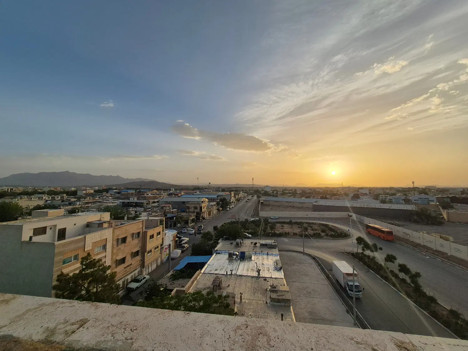 پنت هوس سه نبش با ۱۰۰ متر حیاط