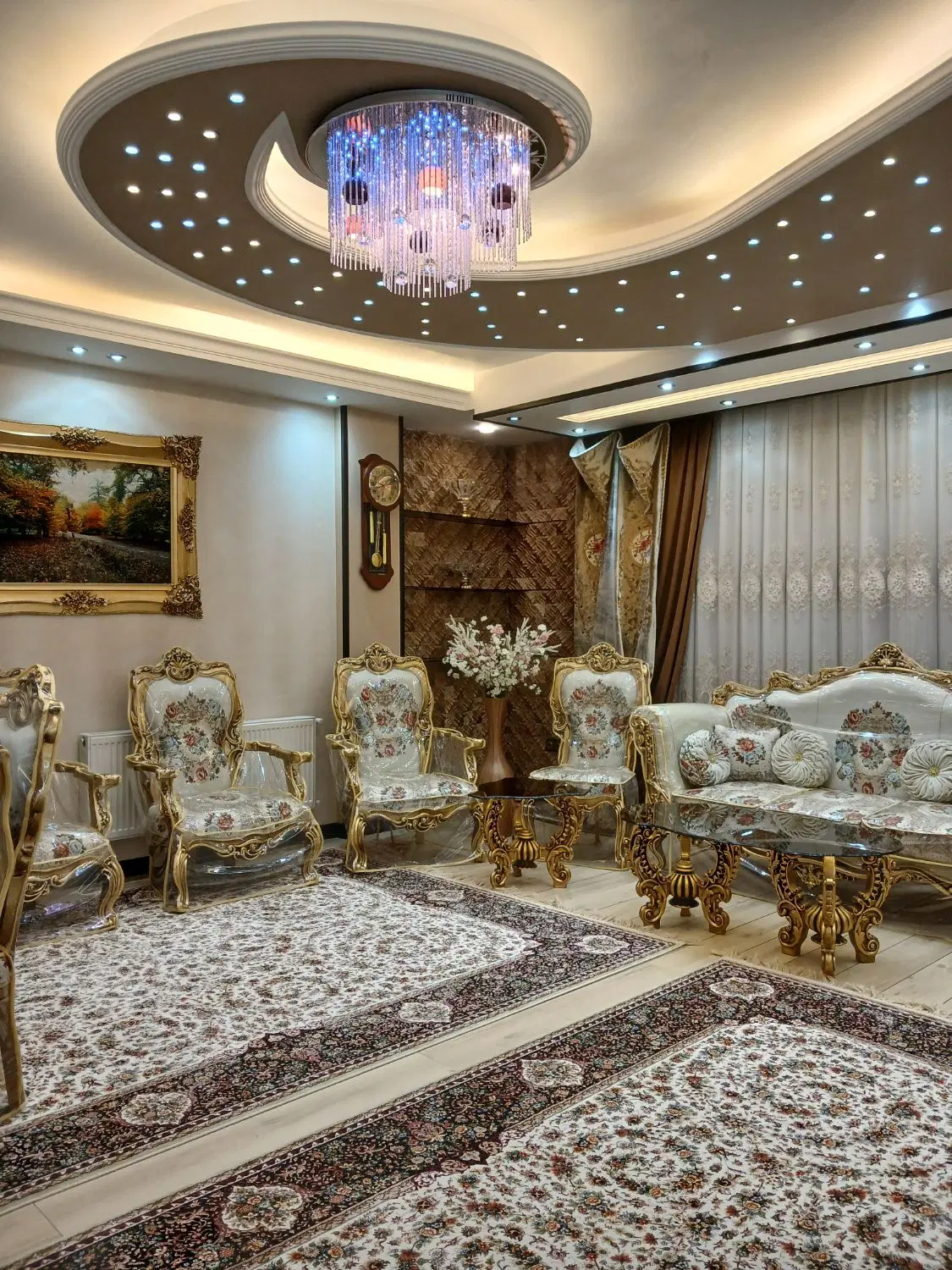 فروش فوری آپارتمان بسیار شیک بر خیابان اصلی