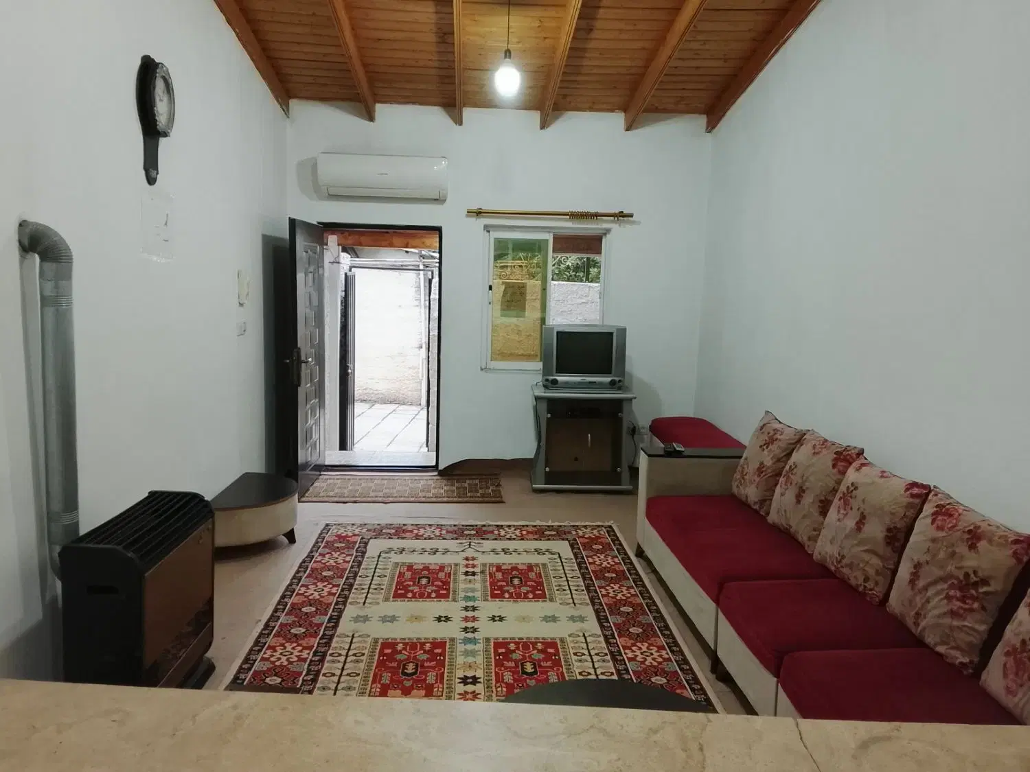 اجاره سوئت یک خواب دربست تمیز کردن با شوینده