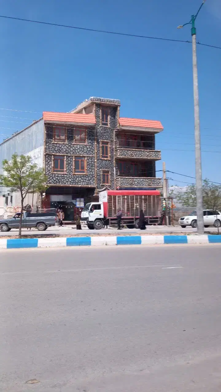 اجاره مغازه فسدفودی واقع در سراب تاوه سرجاده اصلی