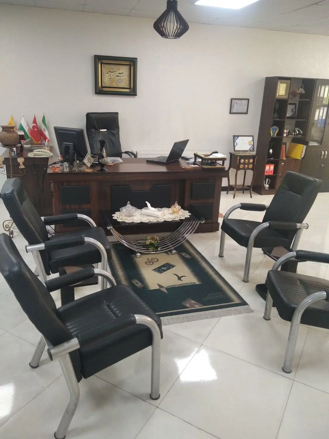 واحد اداری نوساز ( باکلیه تجهیزات اداری و رفاهی )
