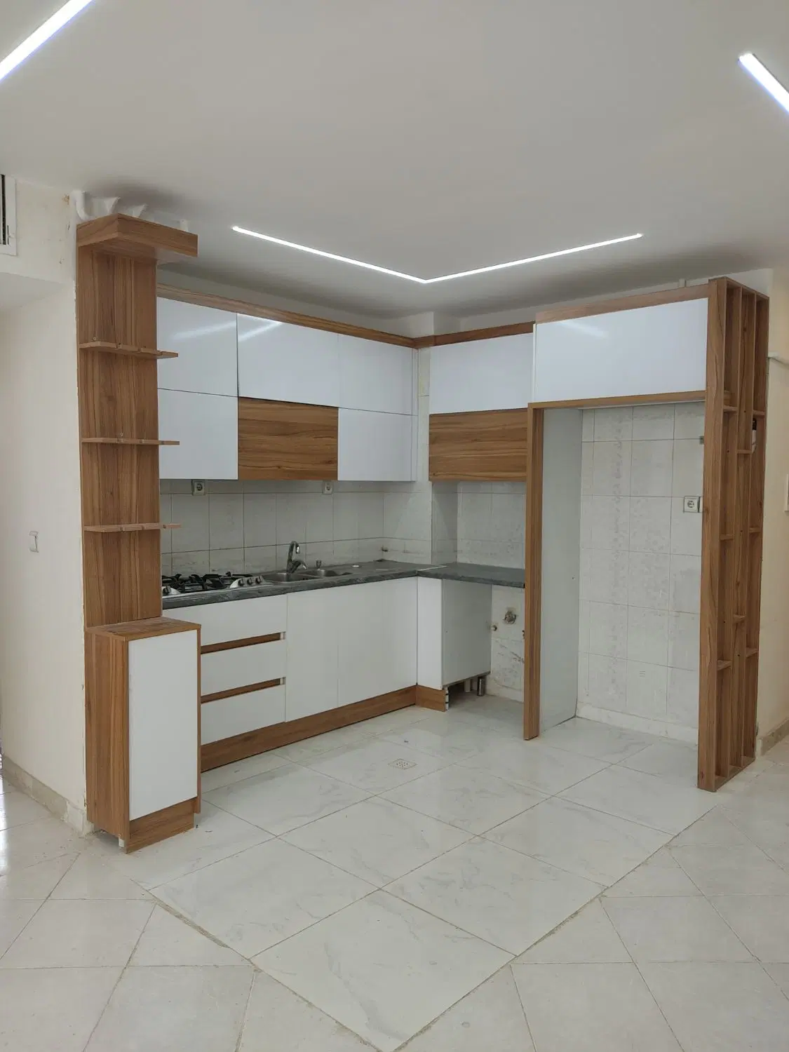 ۸۰ متری سندار غرق نور و دلباز