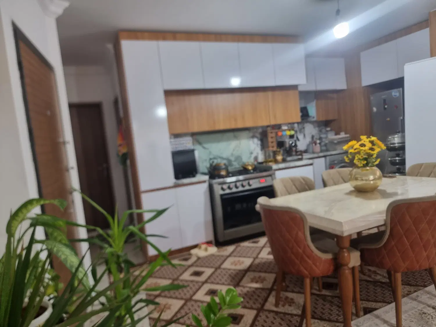 فروش آپارتمان صدمتری ارغوانیه