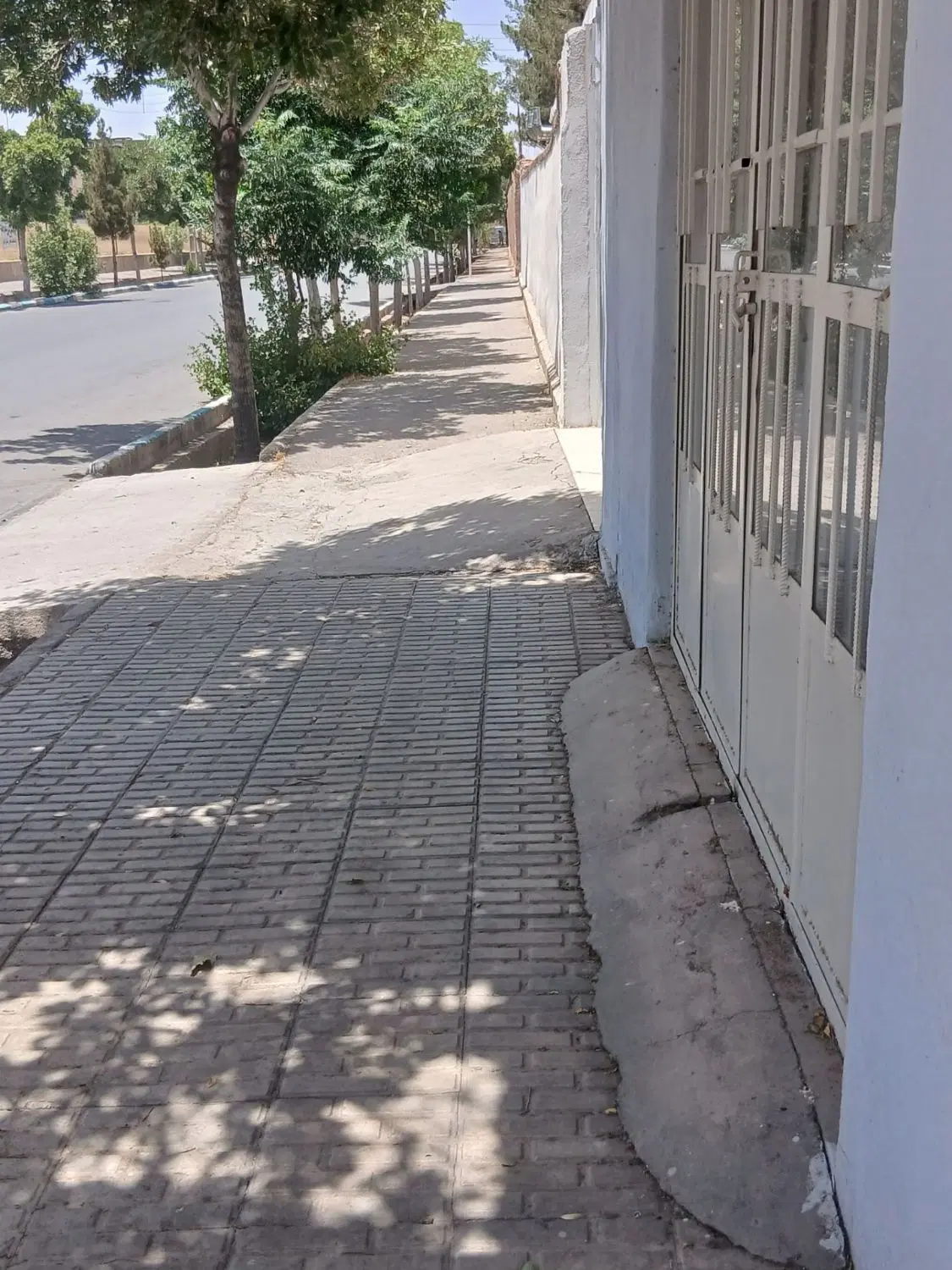 یک قطعه زمین تجاری مسکونی