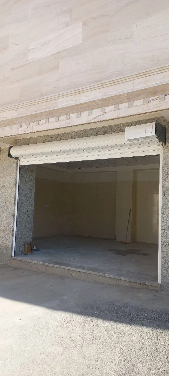 مغازه تجاری در قلب بندر