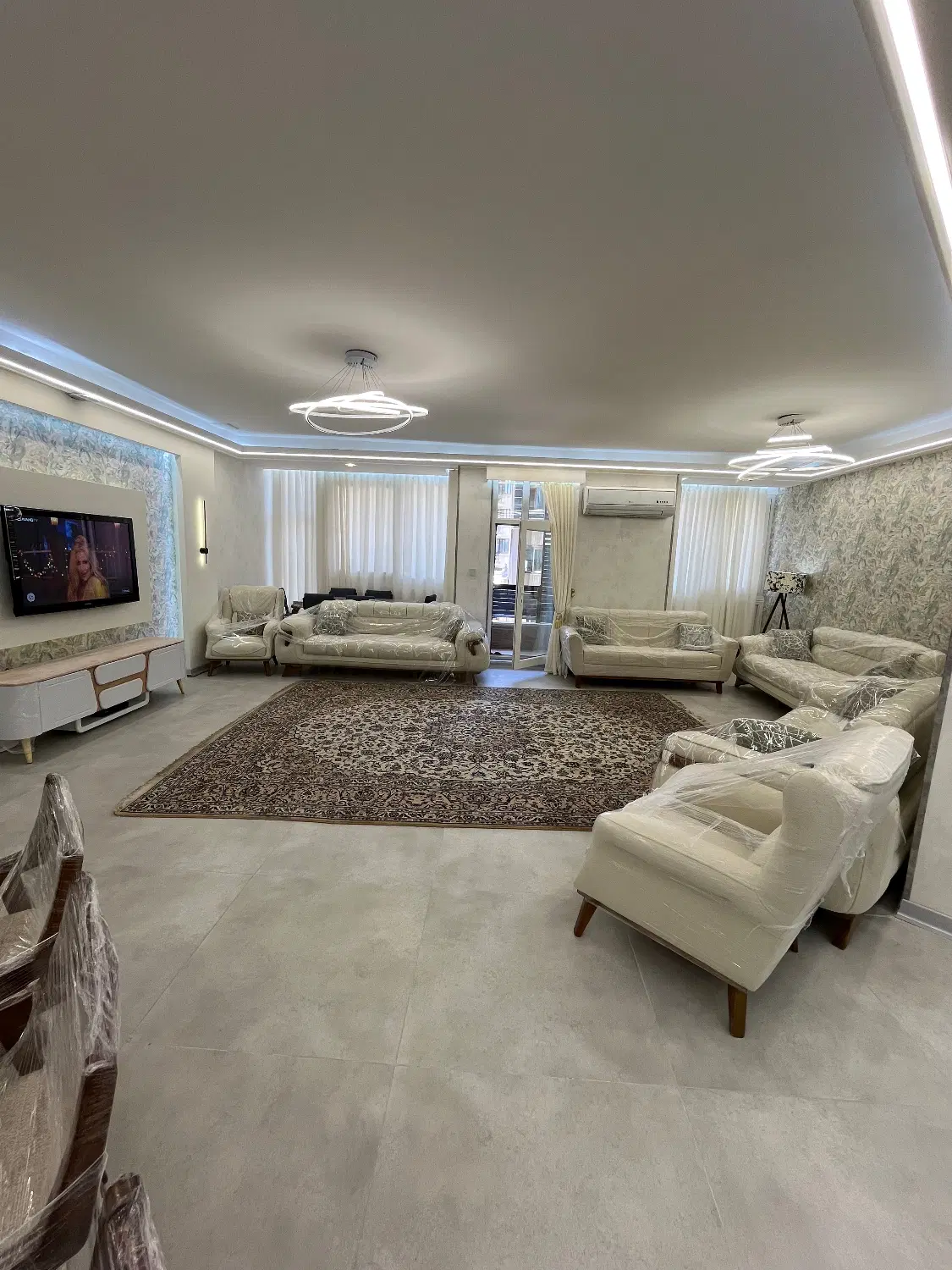 رهن و اجاره آپارتمان ۱۳۰ متری بلوار آزادی