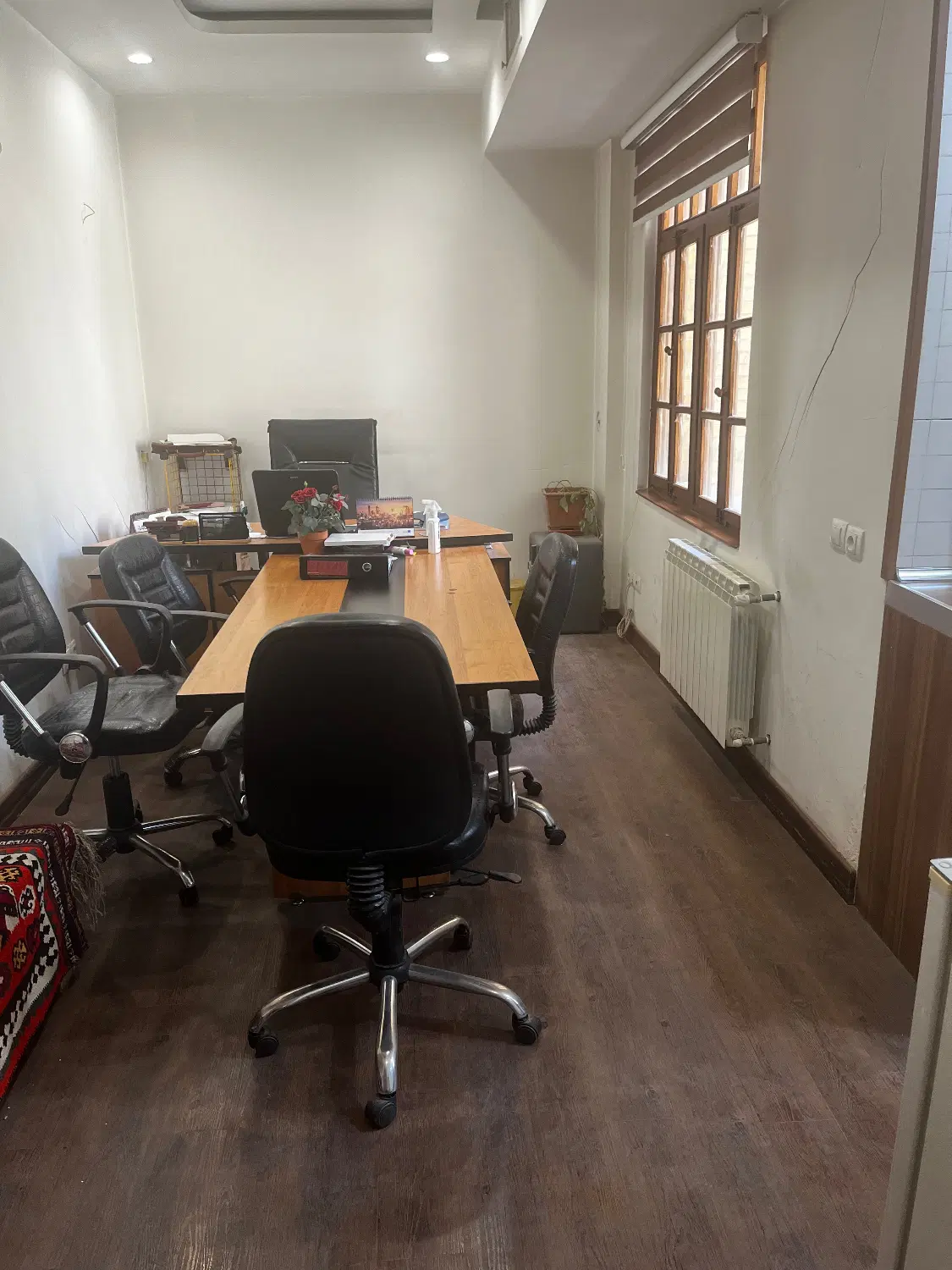 اپارتمان ۷۵ متری طیقه همکف چهارباغ کوچه عطالملک