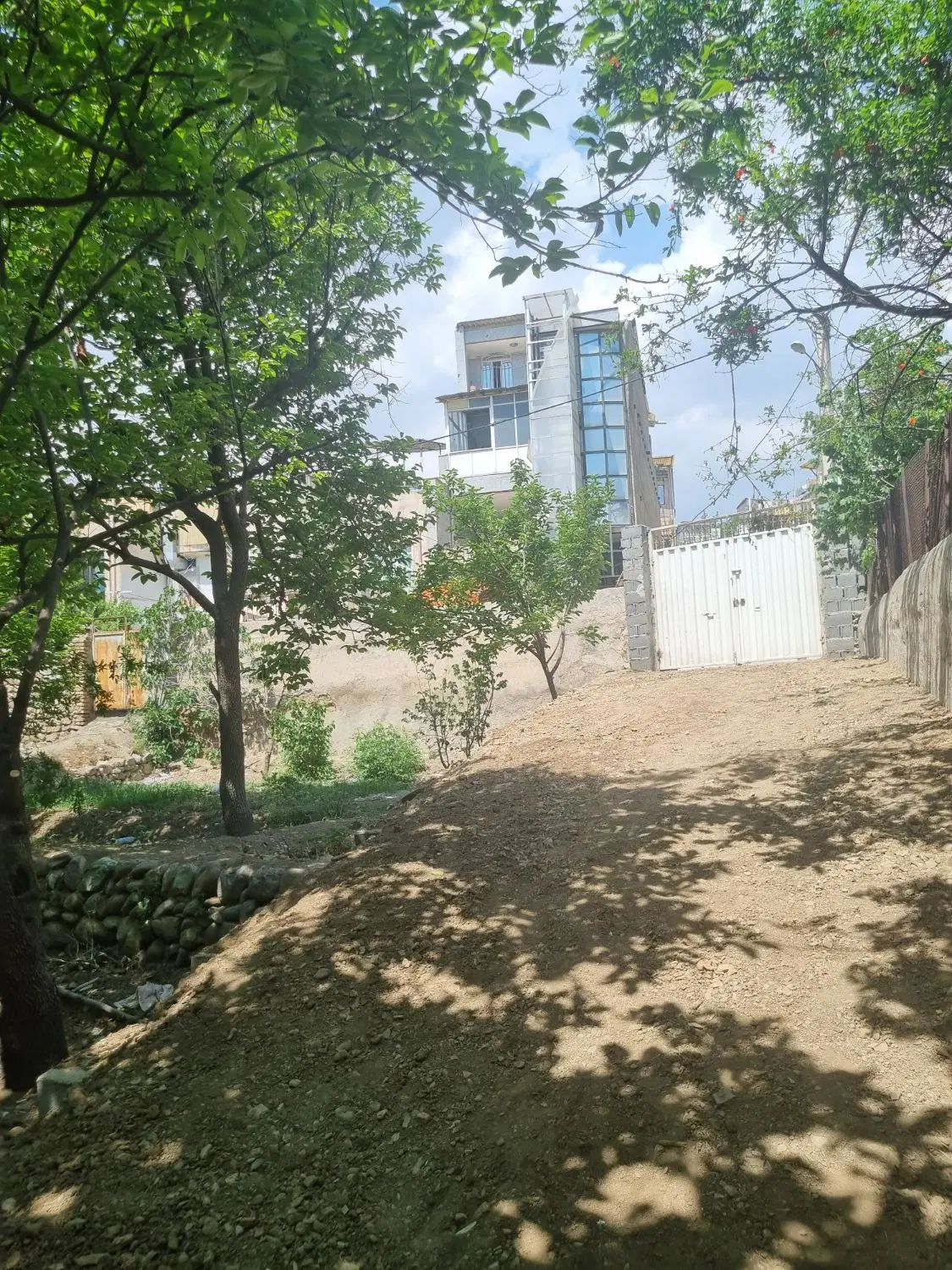 باغ ۶۷۶ متری در قلب شهران