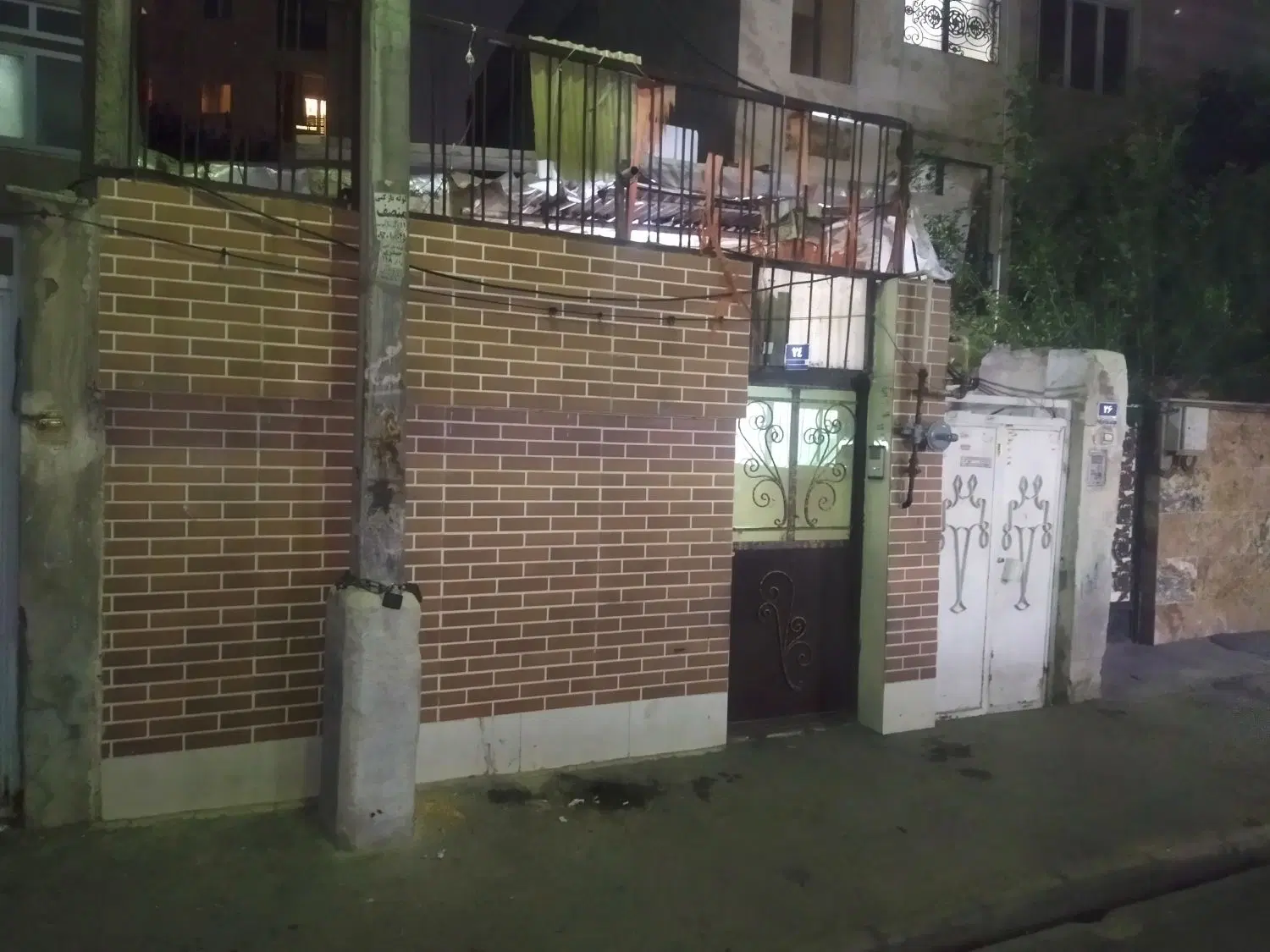کلنگی ۱۳۰متری،حیاط دار