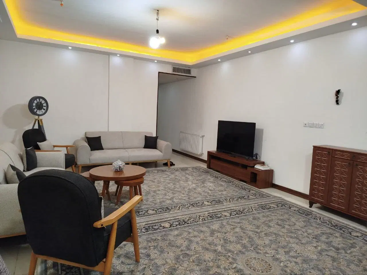 همخونه خانم میپذیرم