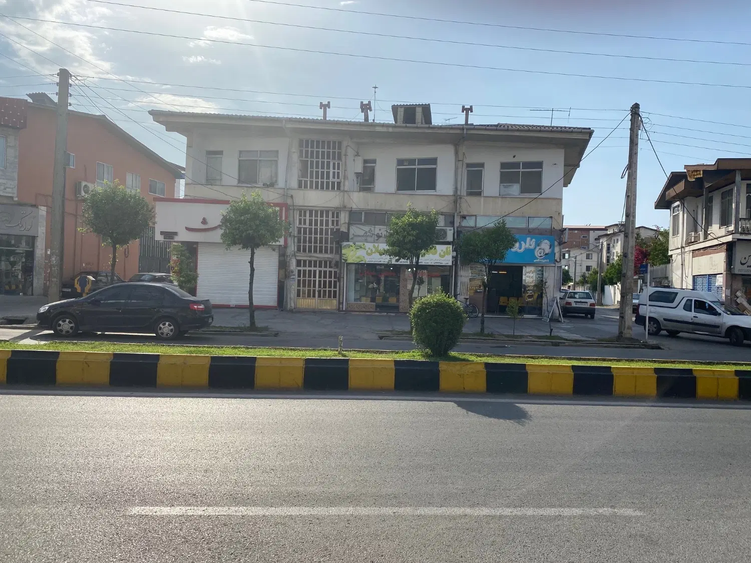 ۳۷۰ متر فردوسی تجاری - اداری ۳ نبش