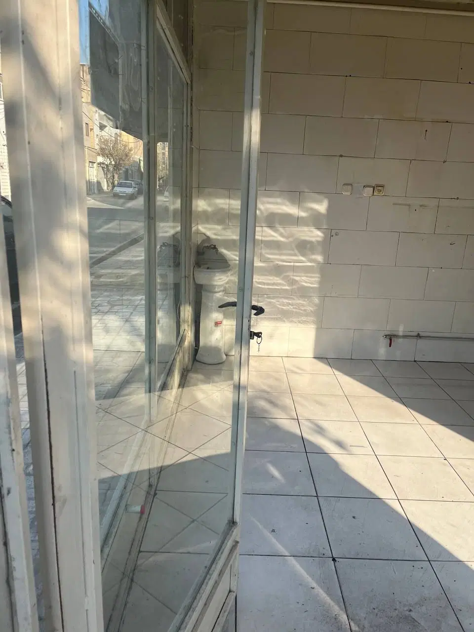 یک باب مغازه دونبش تجاری به متراژ16متر