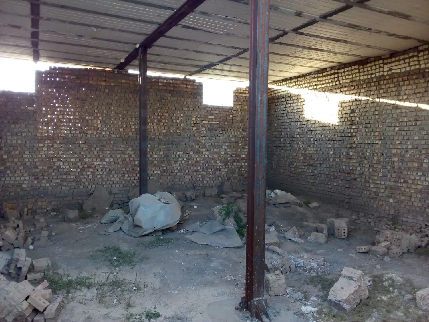 فروش خانه نیمه ساخت 130متر