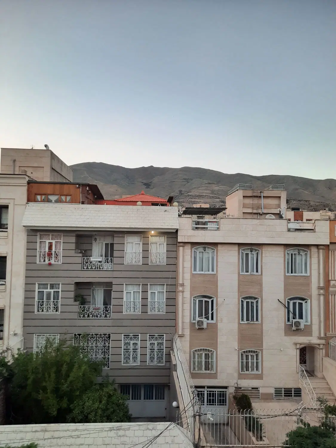 ۳۰۰متری دوکله ۳طبقه شهرک راه آهن اکازیون