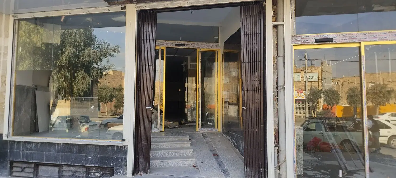 تجاری200متری سه طبقه تفکیک ممتاز فروشگاه،داروخانه