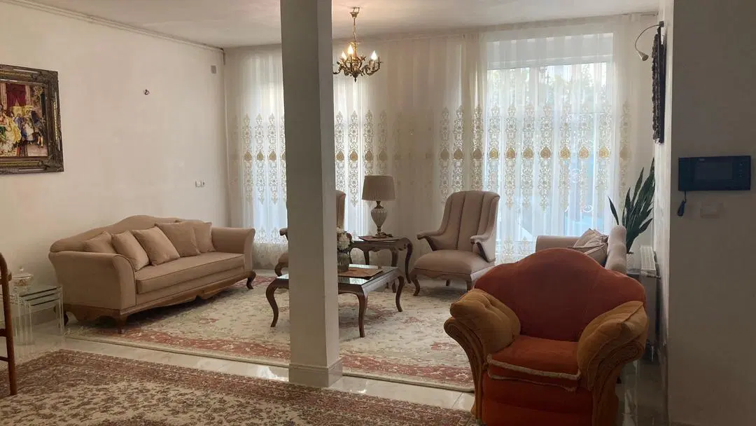 ساختمان ویلایی 240 متری