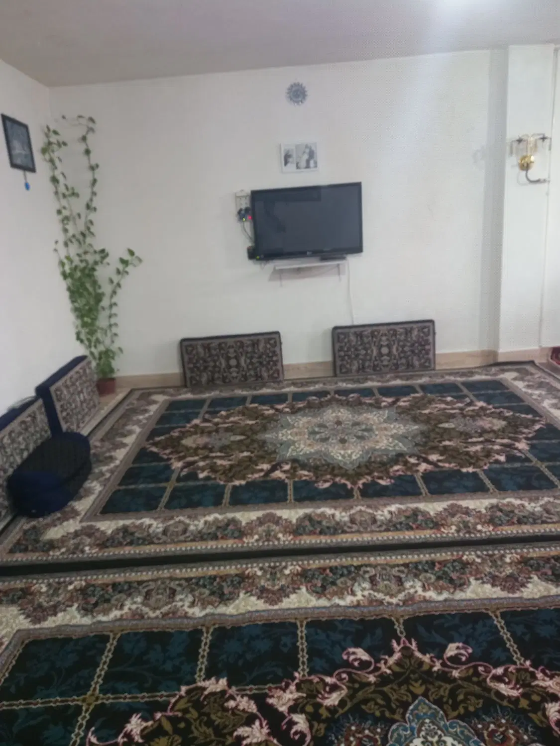 دو طبقه طبقه بالا ۱۰۰ متر طبقه پایین ۵۰ متر