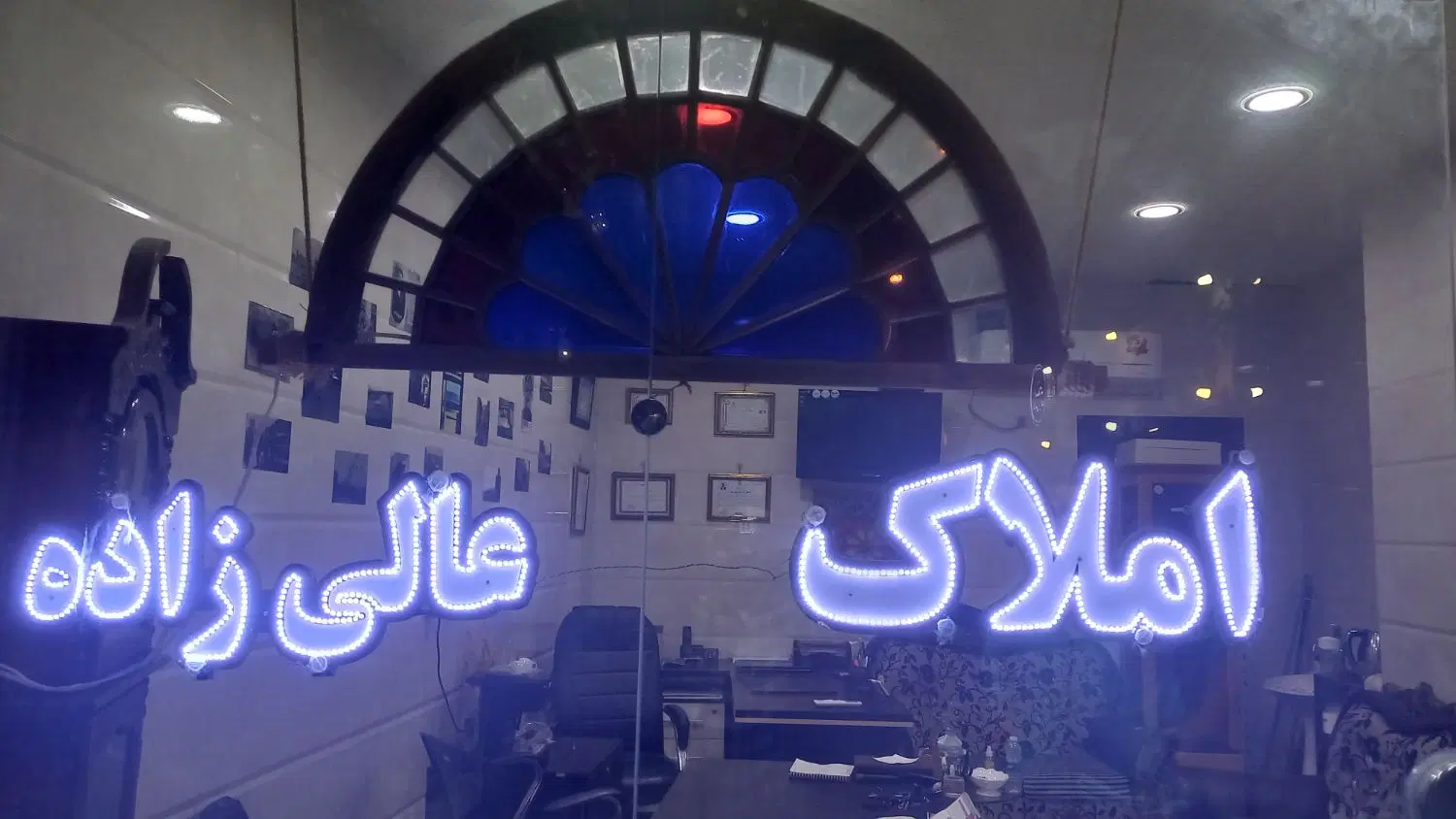 رهن مغازه ۸۰ متری. گذر ۱۶. عاشوری