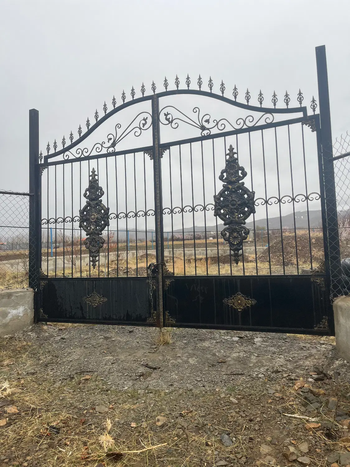 زمین باغی گوار دوراهی