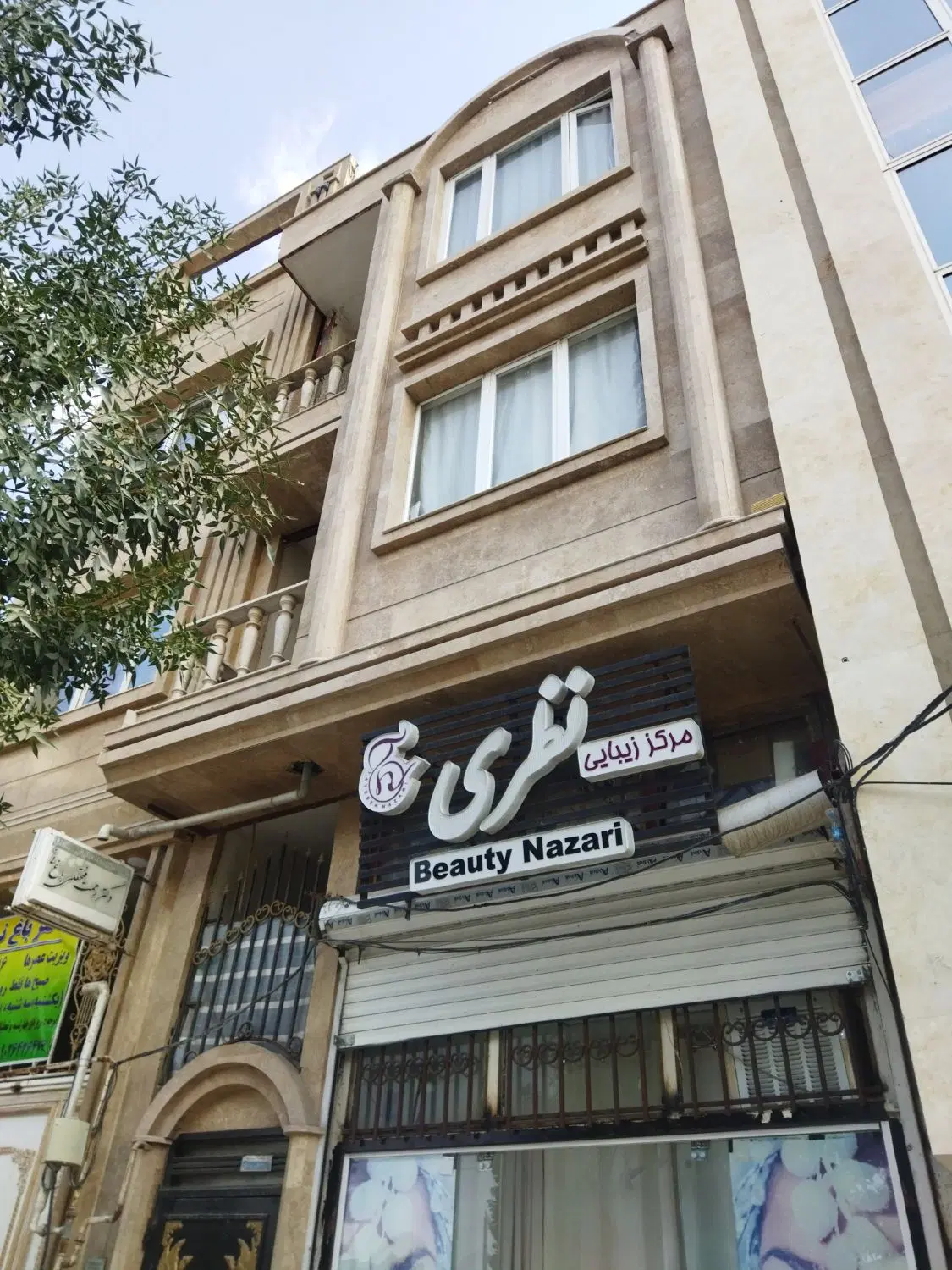 مغازه ۹۰متری بر خیابان اصلی حافظیه
