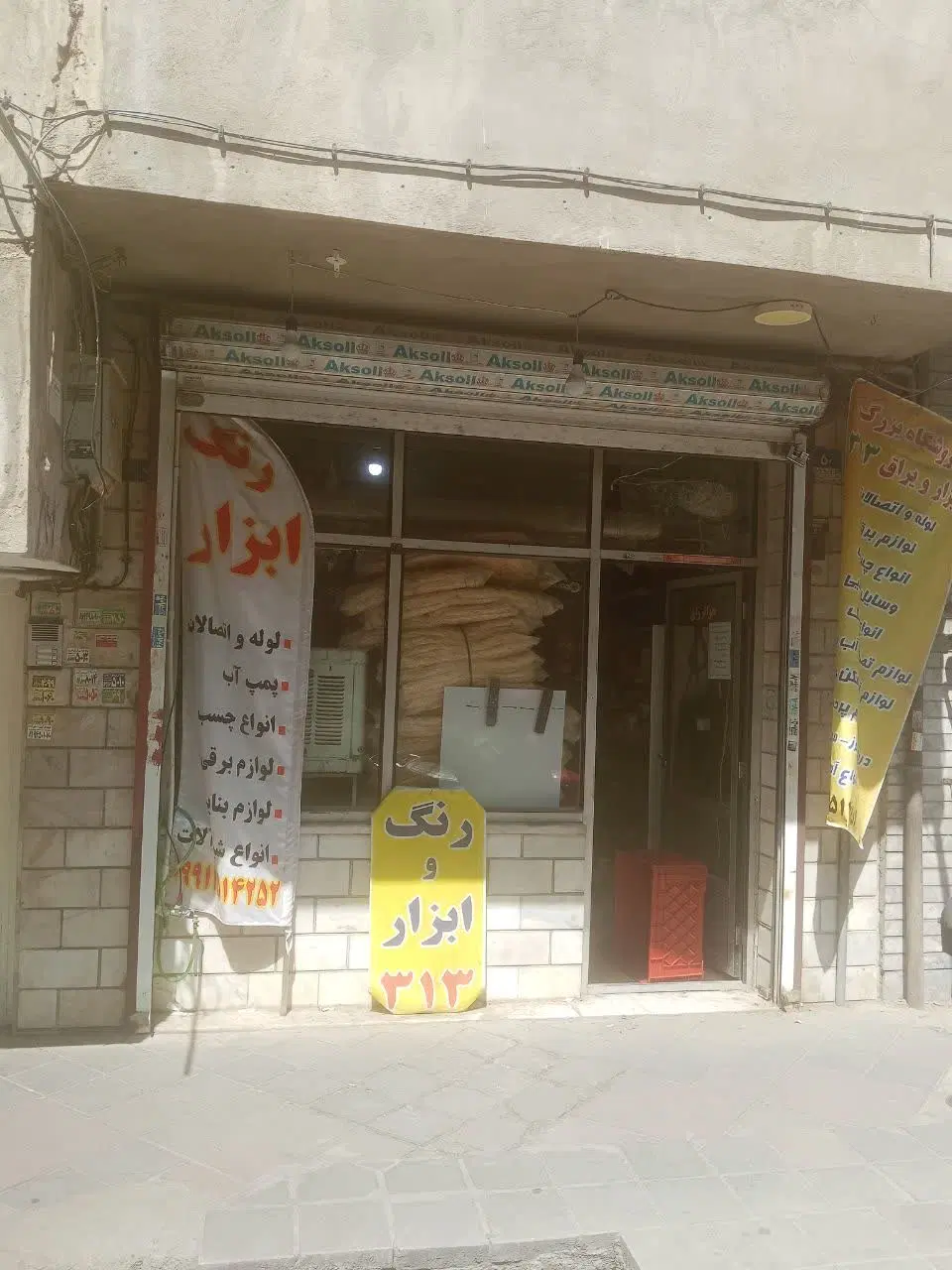 مغازه تجاری به متراژ تقریبا ۴۰ متر