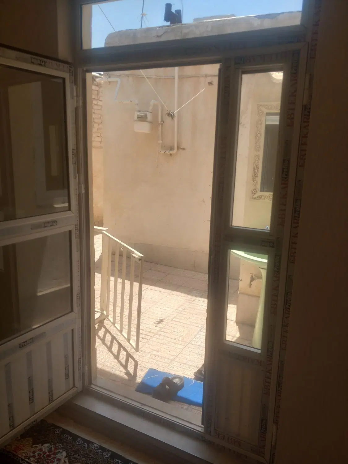 حیاط دربستی در ۱۸متری فیضیه غربی