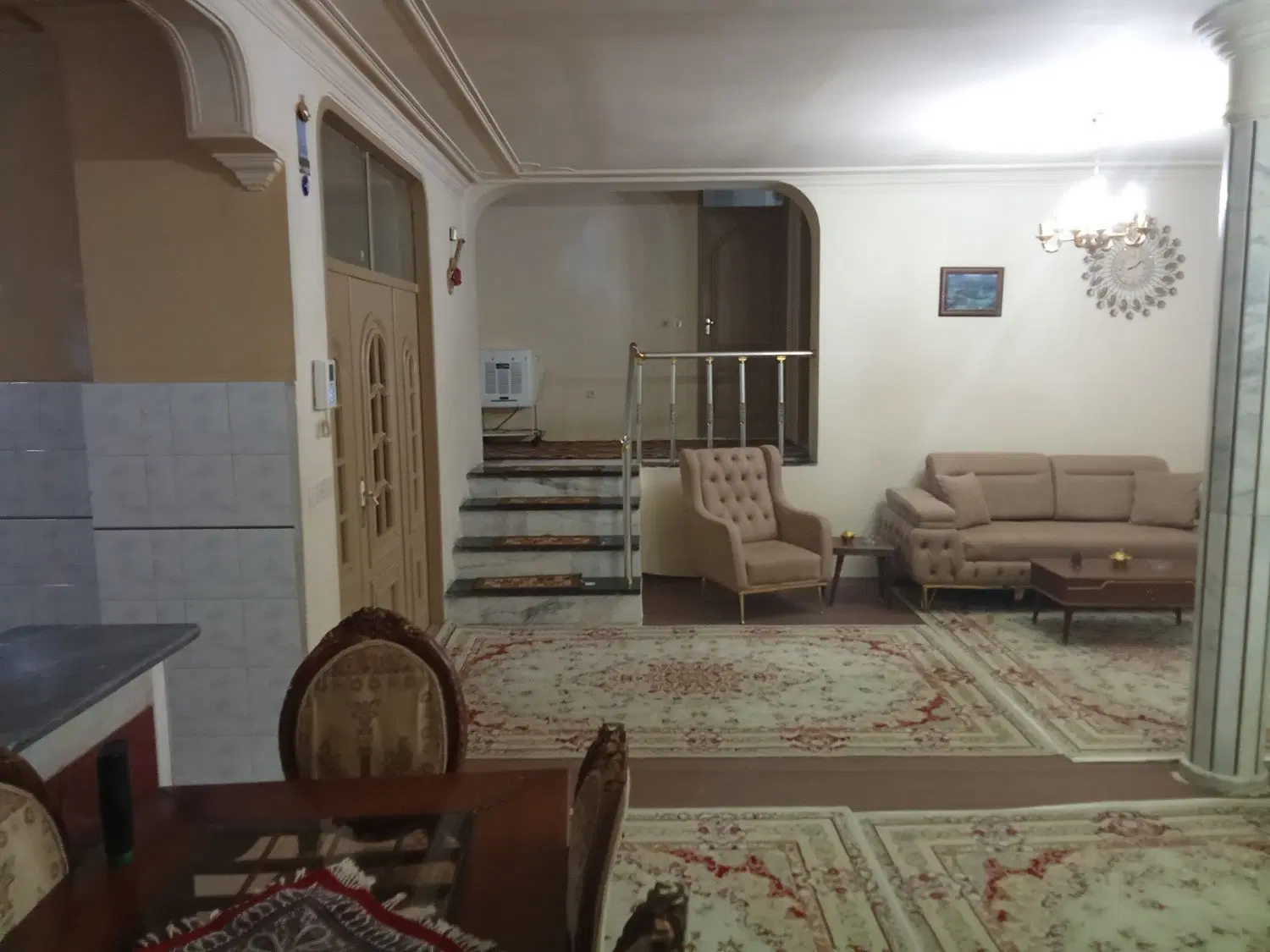 ساختمان تک سرویس