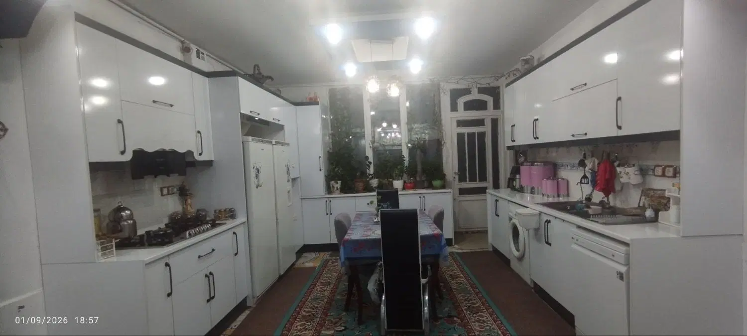 خانه دوطبقه، تنگ علی