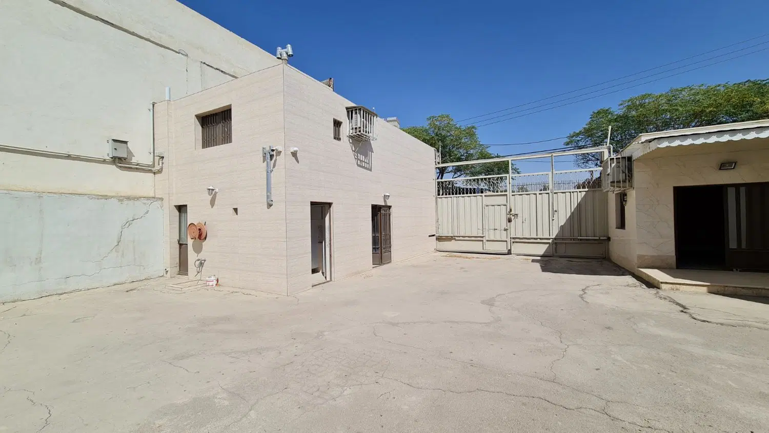 انبار صنعتی